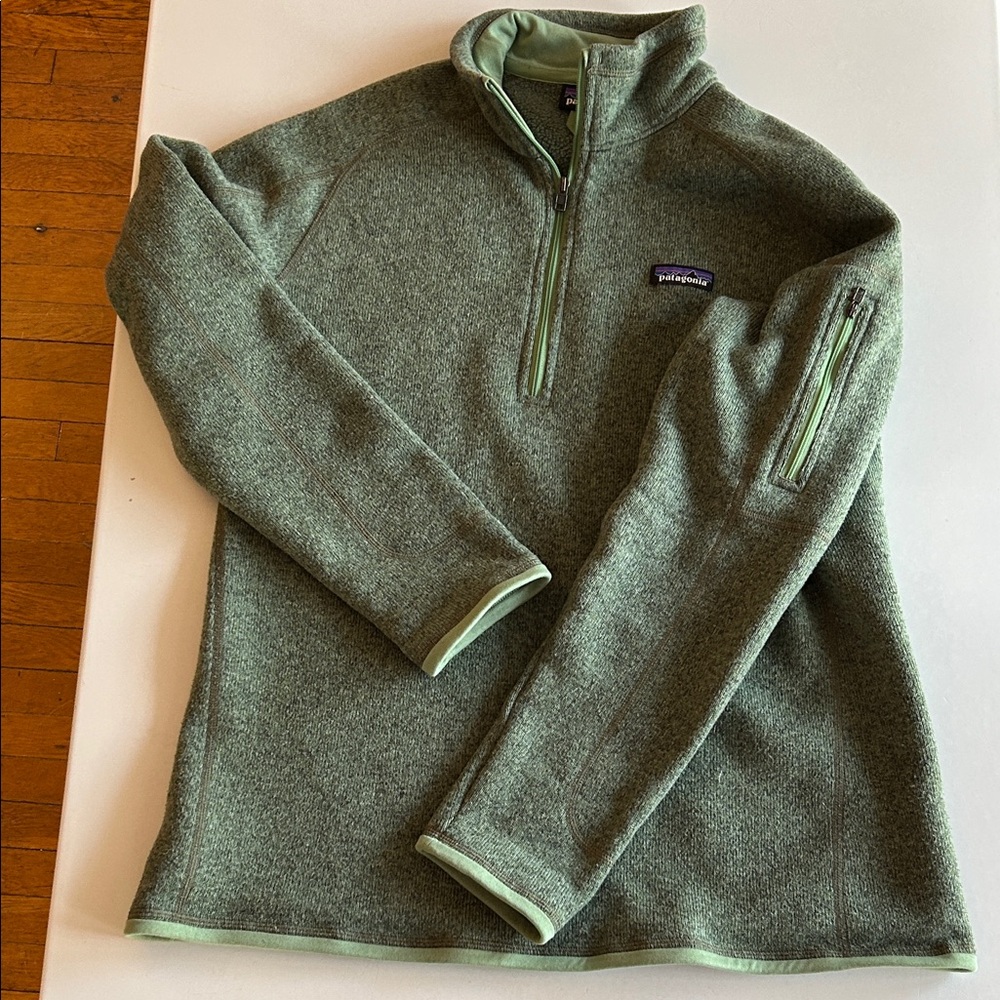 Patagonia Women's Green Olive Sweater, quarter zip